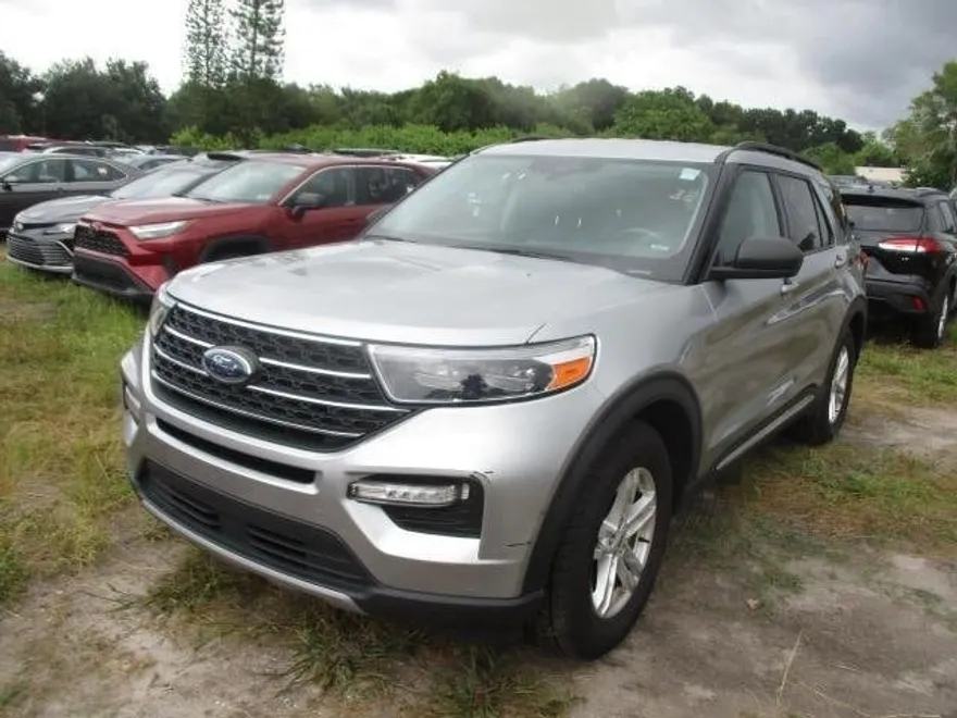 2023 Ford Explorer XLT photo 1