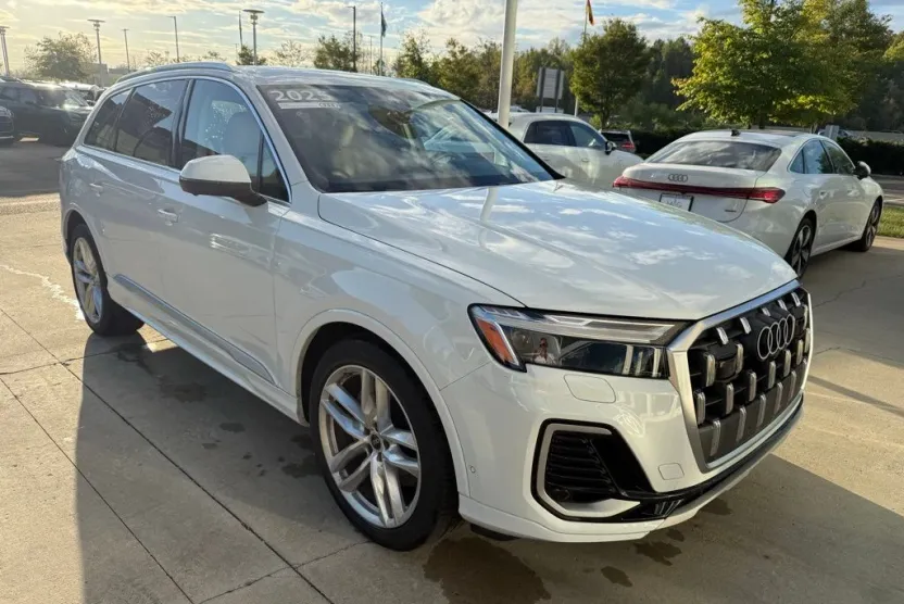 2025 Audi Q7 55 Premium Plus photo 1