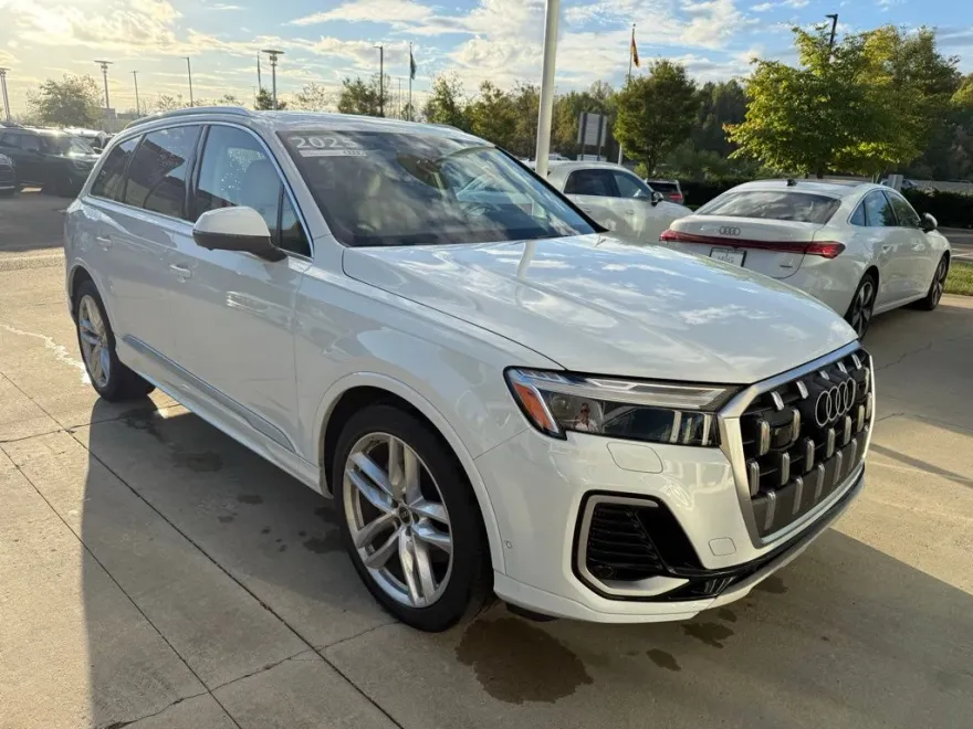 2025 Audi Q7 55 Premium Plus photo 1