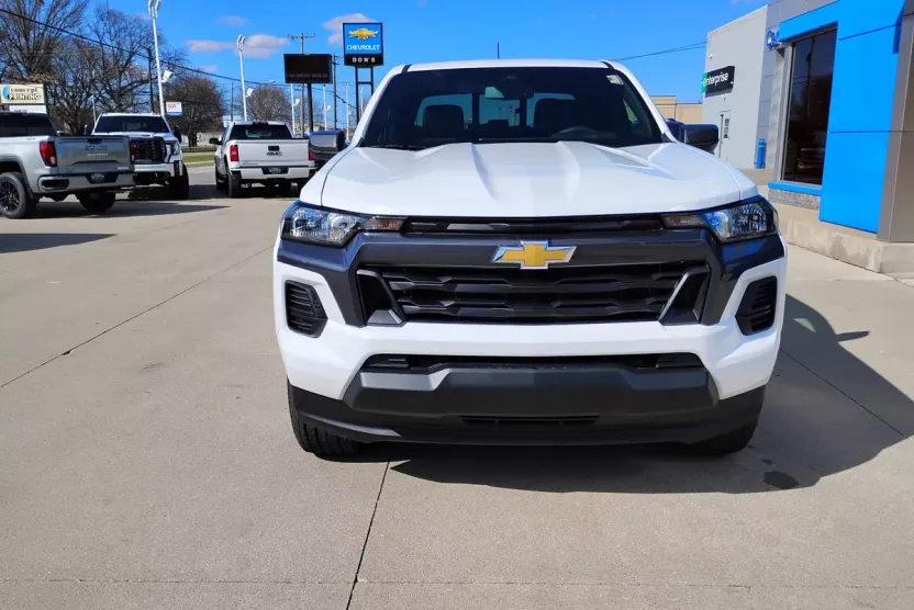 2025 Chevrolet Colorado Work Truck LT photo 1
