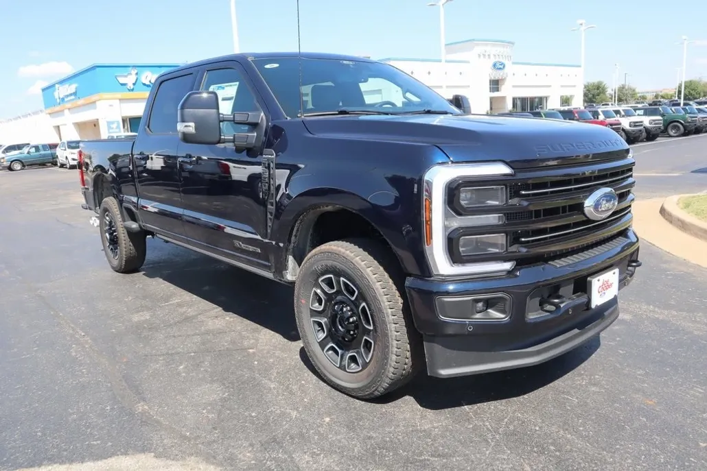 2025 Ford F-250 Platinum photo 1