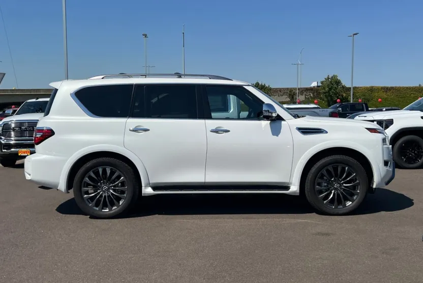 2024 Nissan Armada Platinum photo 1