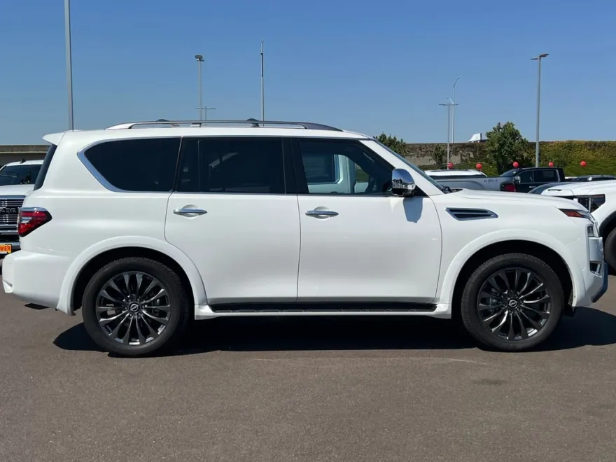 2024 Nissan Armada Platinum photo 1