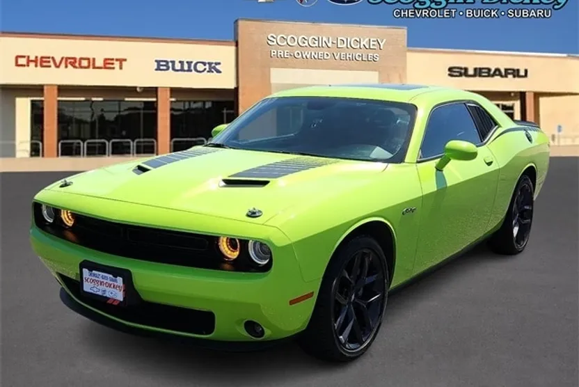 2023 Dodge Challenger SXT photo 1