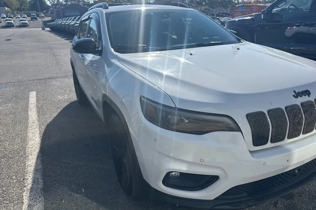 2023 Jeep Cherokee Altitude Lux photo 1