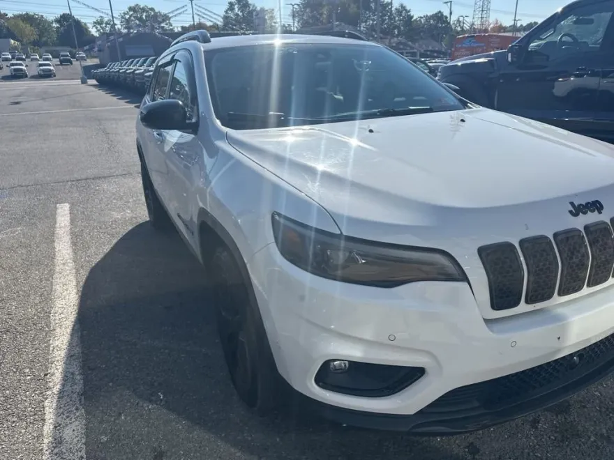2023 Jeep Cherokee Altitude Lux photo 1