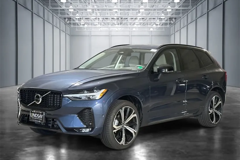 2025 Volvo XC60 B5 photo 1