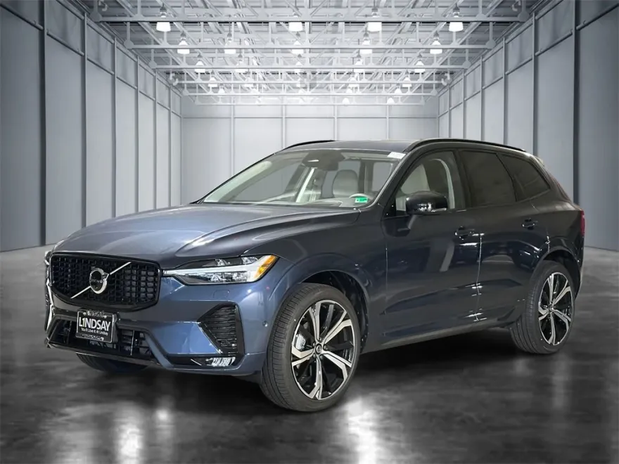 2025 Volvo XC60 B5 photo 1