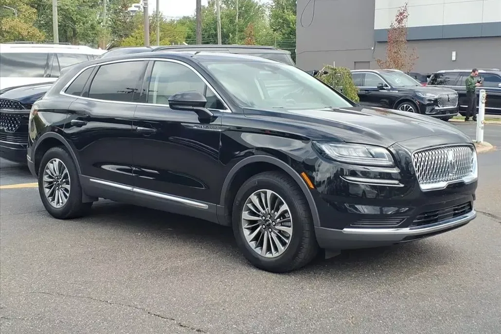 2023 Lincoln Nautilus Standard photo 1