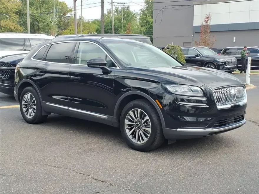 2023 Lincoln Nautilus Standard photo 1