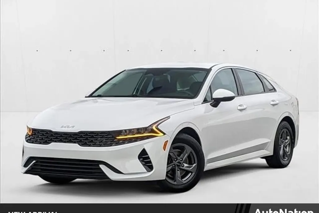 2023 Kia K5 LXS photo 1