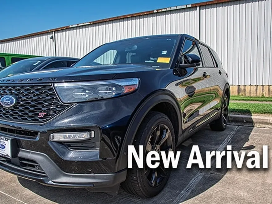 2022 Ford Explorer ST photo 1