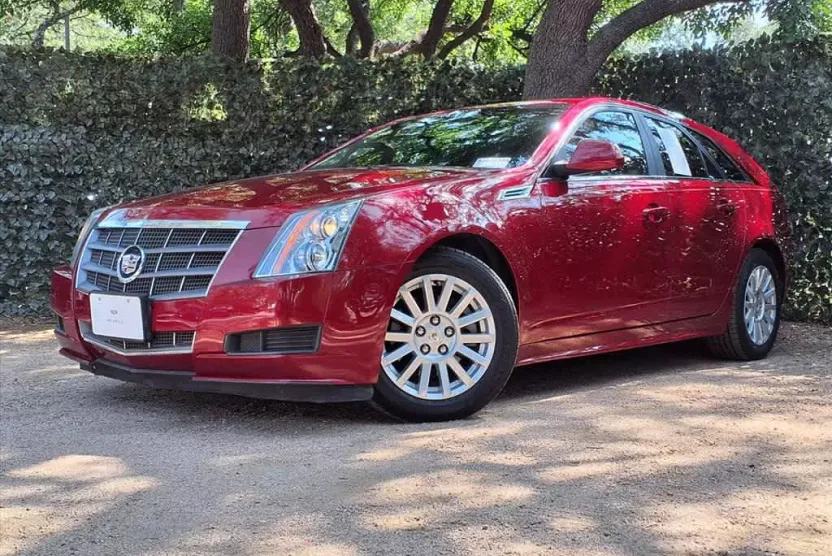 2010 Cadillac CTS Luxury photo 1