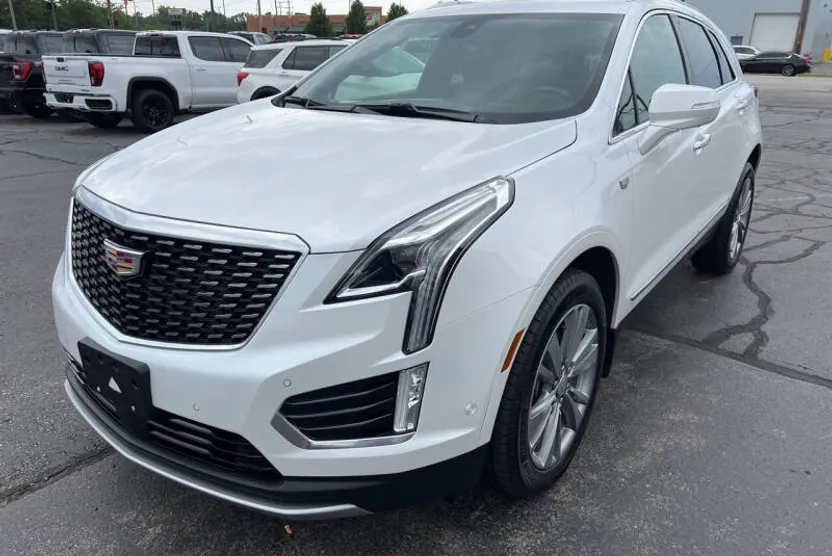 2023 Cadillac XT5 Platinum Premium Luxury photo 1