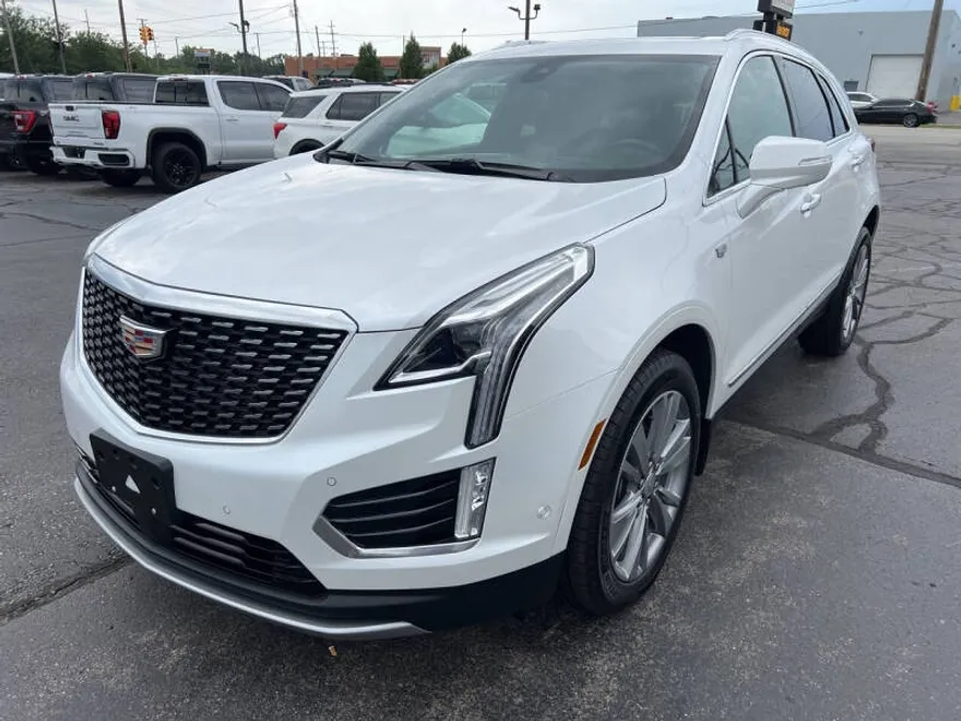 2023 Cadillac XT5 Platinum Premium Luxury photo 1
