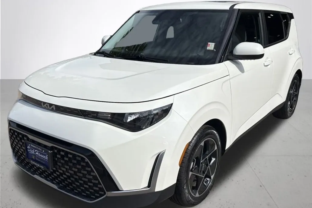 2023 Kia Soul EX photo 1