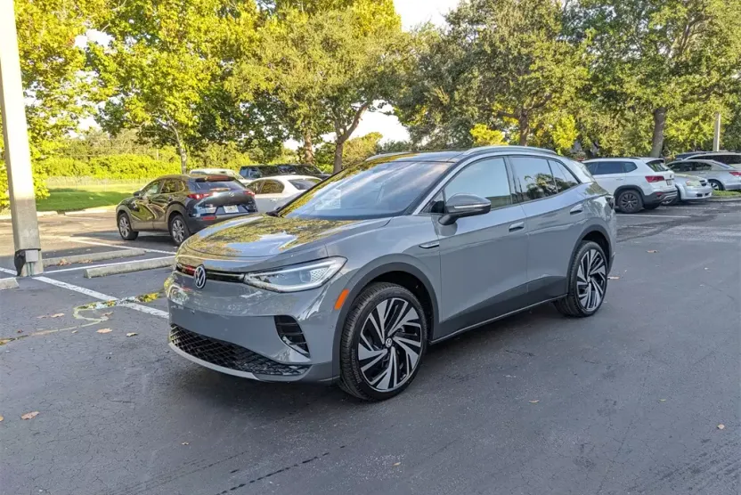 2025 Volkswagen ID.4 Pro Plus photo 1