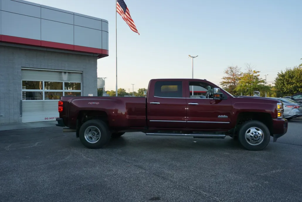 2016 Chevrolet Silverado 3500HD High Country photo 1