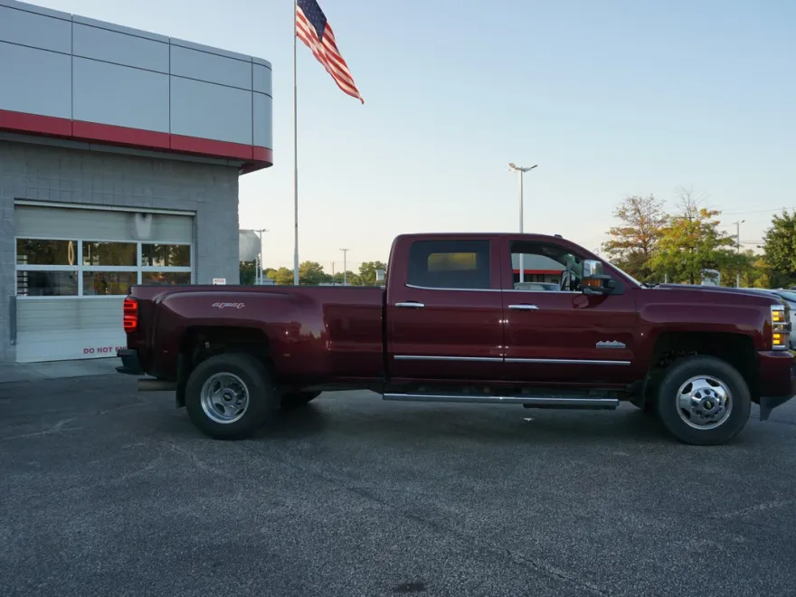 2016 Chevrolet Silverado 3500HD High Country photo 1