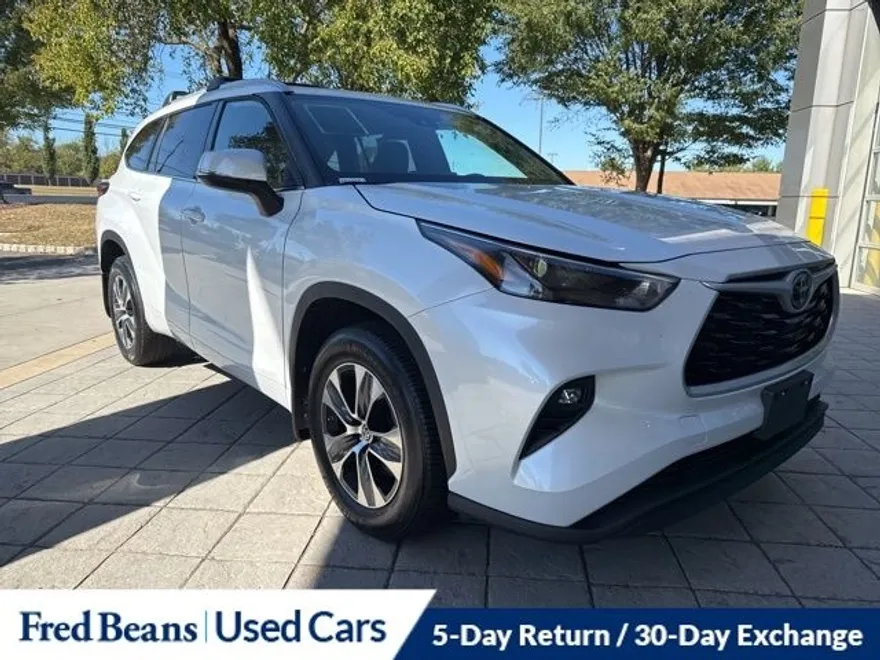 2022 Toyota Highlander XLE photo 1