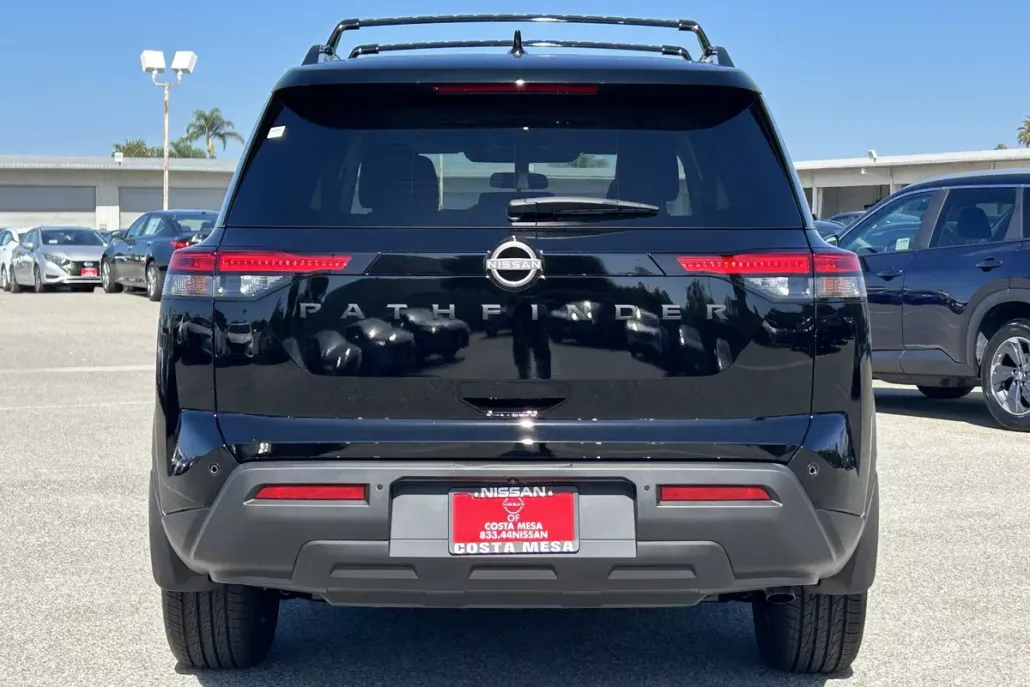 2025 Nissan Pathfinder SV photo 1