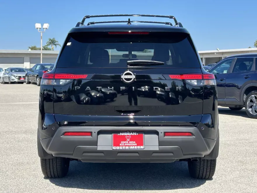 2025 Nissan Pathfinder SV photo 1