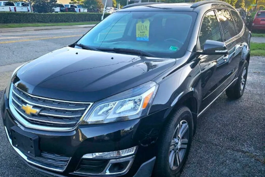 2015 Chevrolet Traverse 1LT photo 1