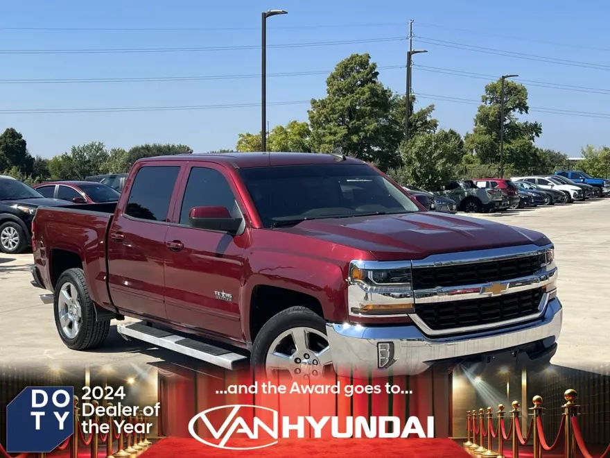 2017 Chevrolet Silverado 1500 LT photo 1