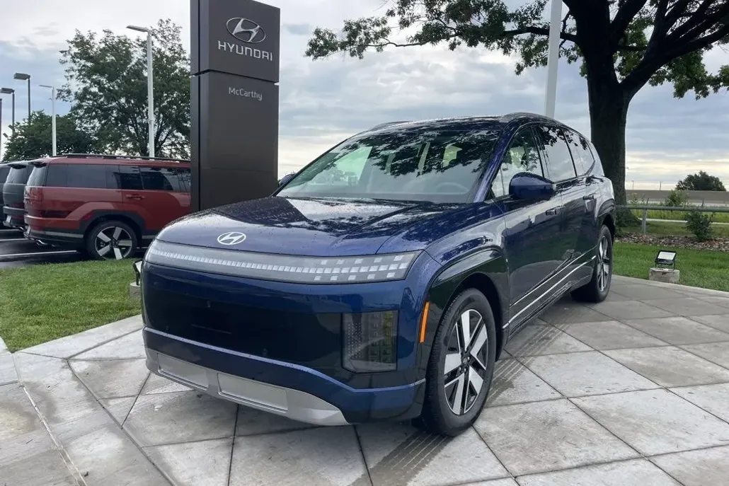 2026 Hyundai Ioniq SEL photo 1