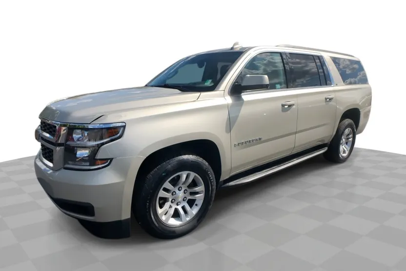 2017 Chevrolet Suburban LT photo 1