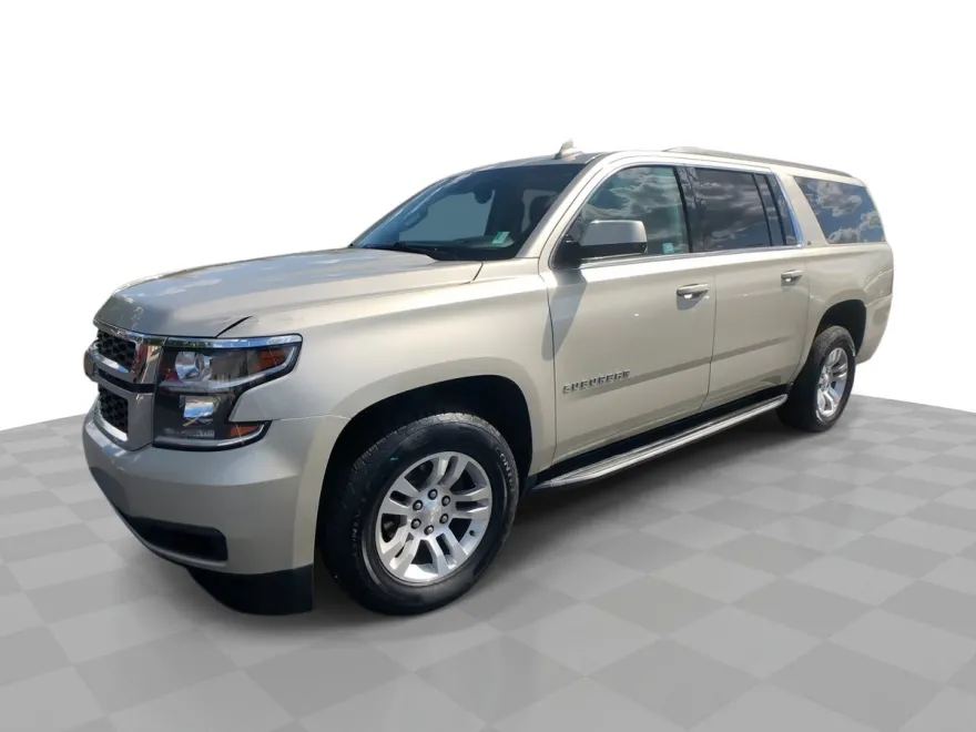 2017 Chevrolet Suburban LT photo 1