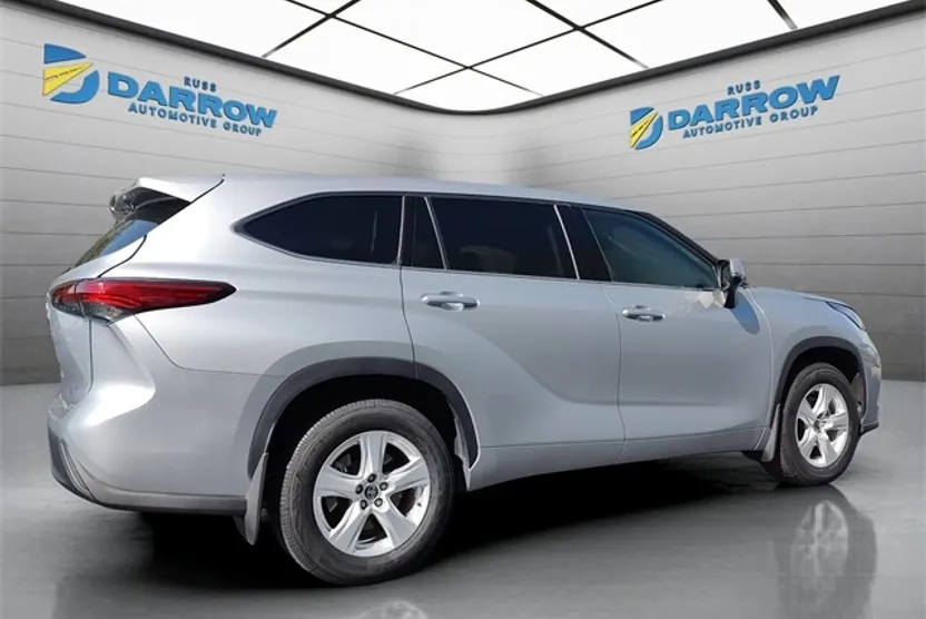 2021 Toyota Highlander LE photo 1