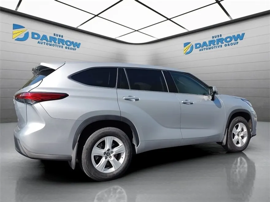 2021 Toyota Highlander LE photo 1