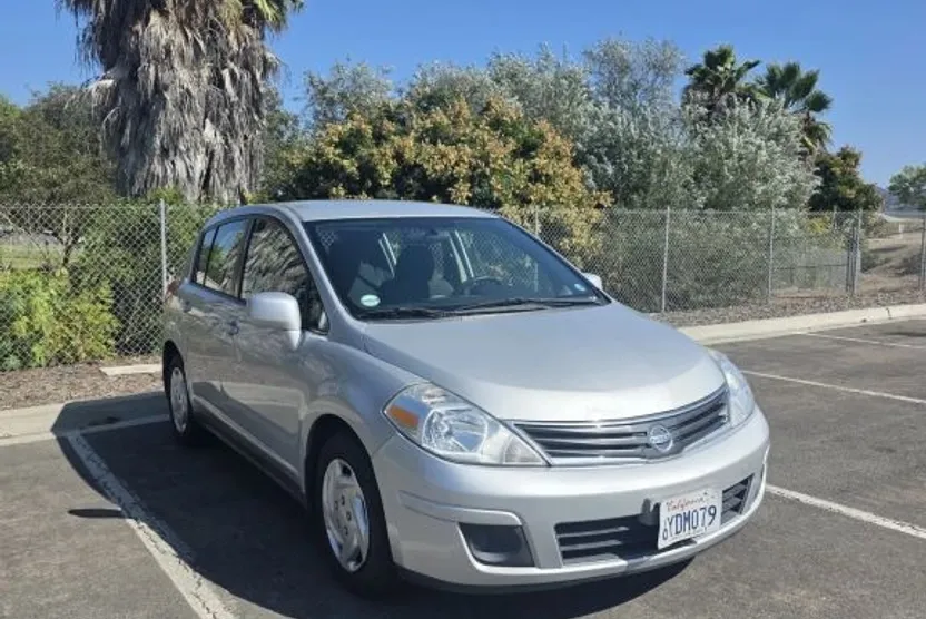2012 Nissan Versa S photo 1
