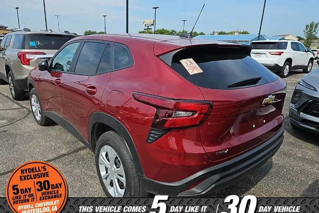 2025 Chevrolet Trax LS photo 1