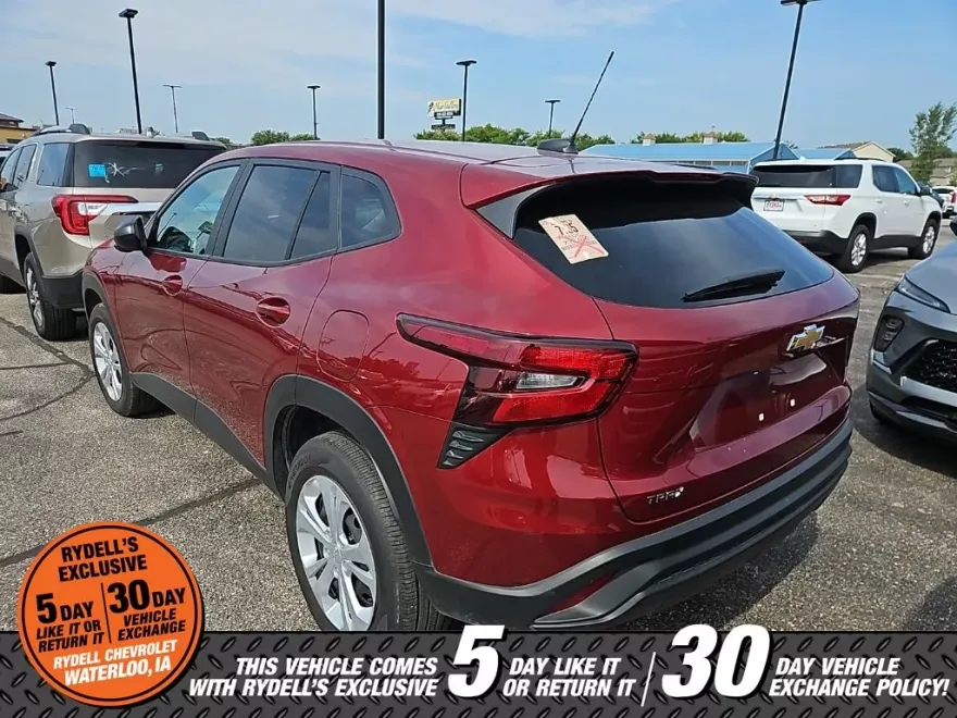 2025 Chevrolet Trax LS photo 1