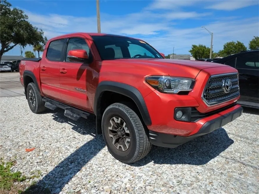 2016 Toyota Tacoma LE photo 1