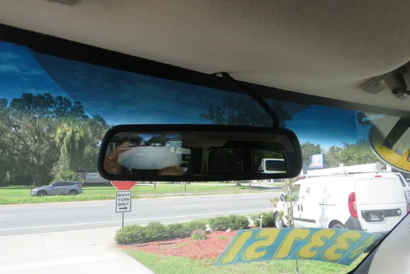 2022 Chevrolet Express Passenger LS photo 1