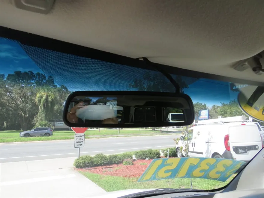 2022 Chevrolet Express Passenger LS photo 1