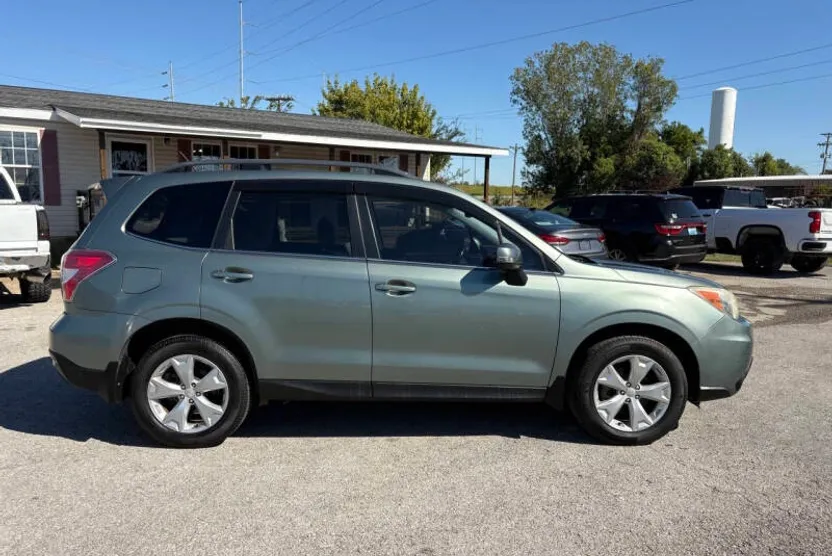 2014 Subaru Forester 2.5i Touring photo 1