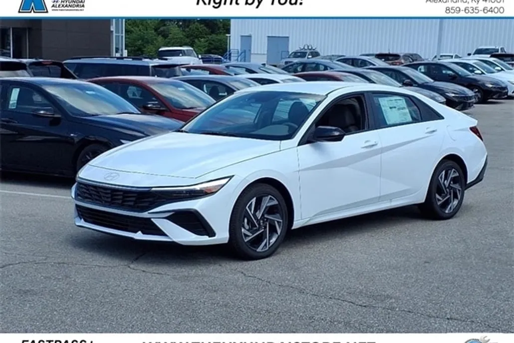 2025 Hyundai Elantra SEL Sport photo 1
