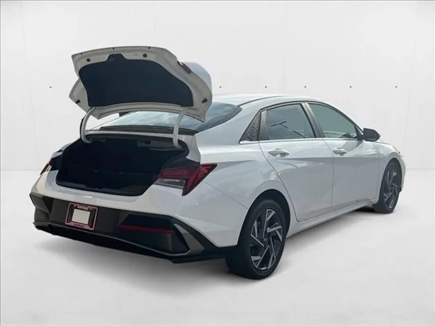 2025 Hyundai Elantra SEL Convenience photo 1