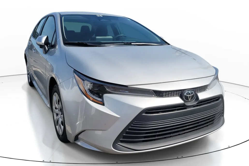 2024 Toyota Corolla LE photo 1