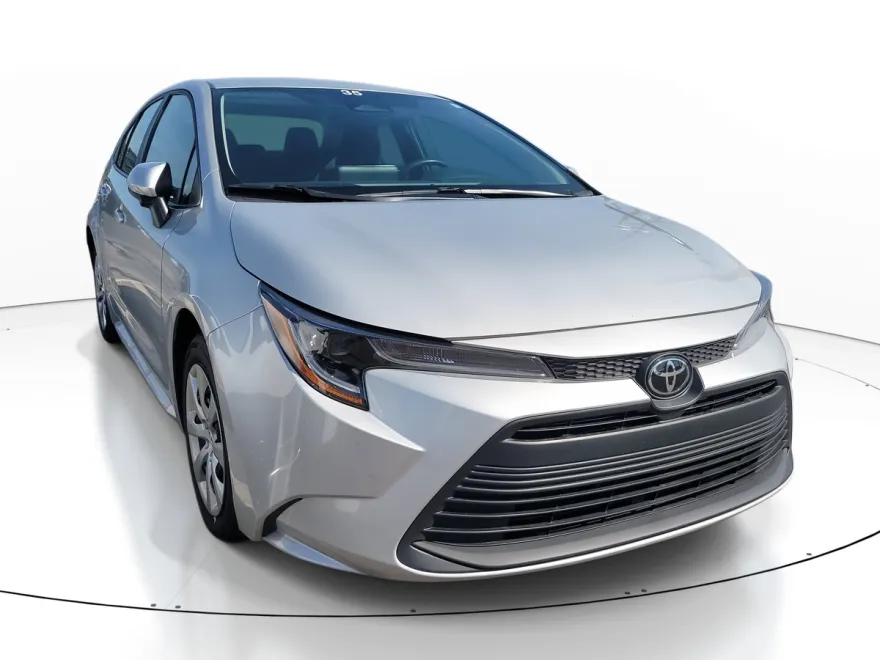 2024 Toyota Corolla LE photo 1