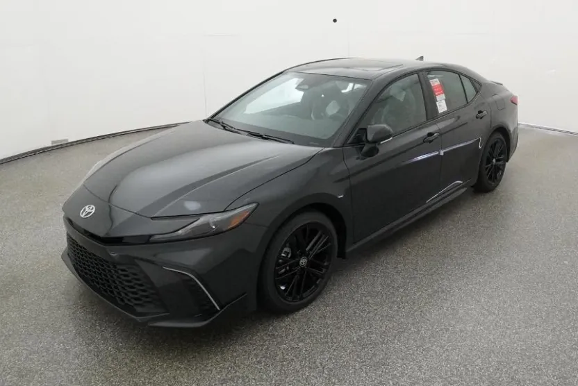 2026 Toyota Camry SE photo 1