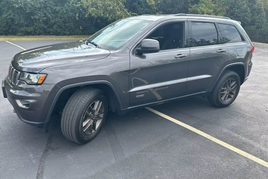 2016 Jeep Grand Cherokee Laredo photo 1