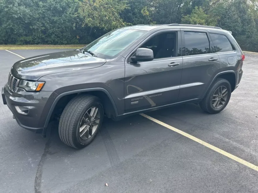 2016 Jeep Grand Cherokee Laredo photo 1