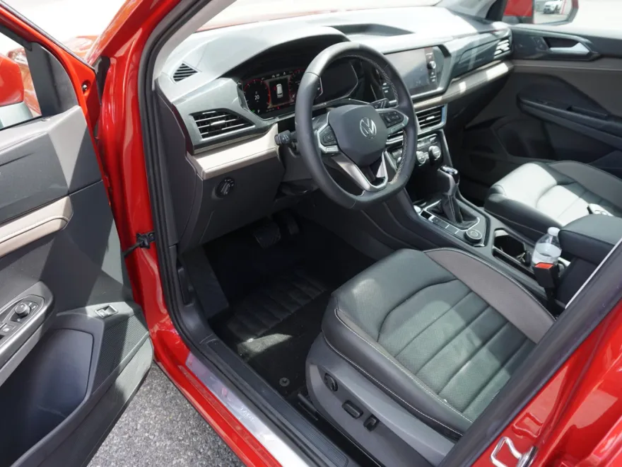 2022 Volkswagen Taos SEL photo 1