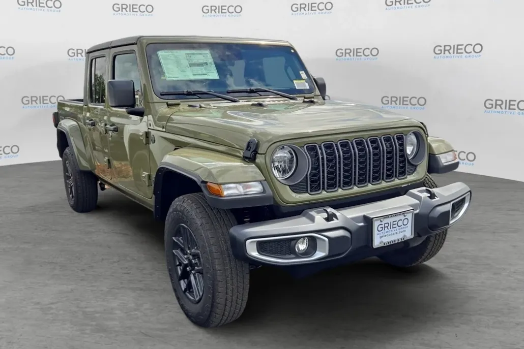 2025 Jeep Gladiator Sport S photo 1