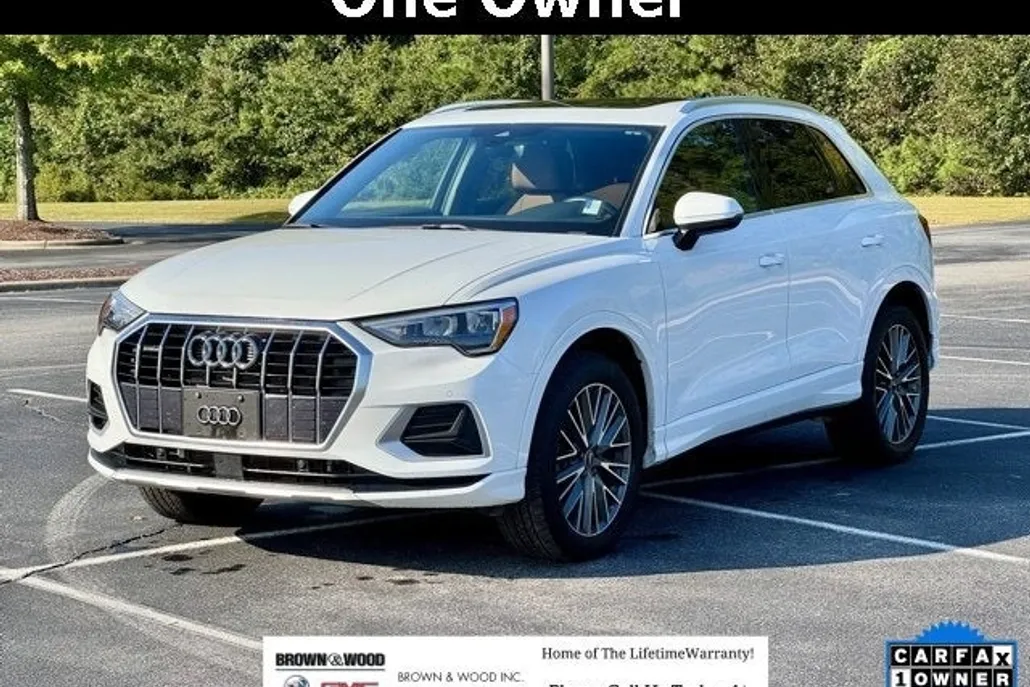 2022 Audi Q3 Premium photo 1
